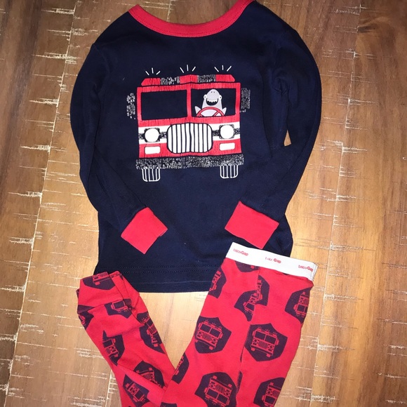 18-24 mo Gap pajama set - Picture 2 of 3